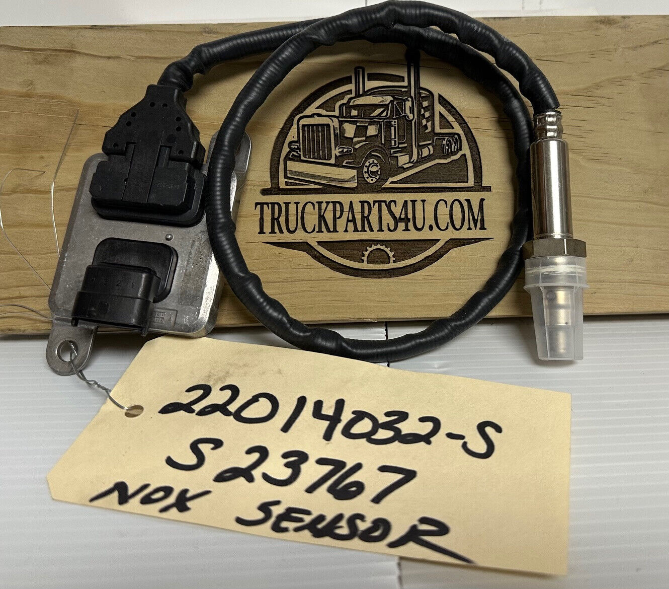 NOx sensor for Volvo and Mack engines – 22014032 / S-23767 aftermarket