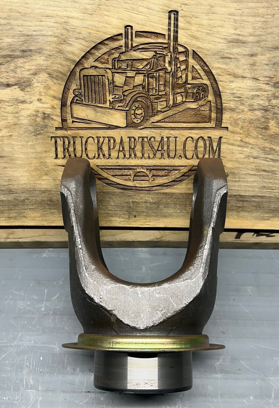 5-4-9241X Dana Spicer 1610 series end yoke with dust shield, alternate 5-4-8261