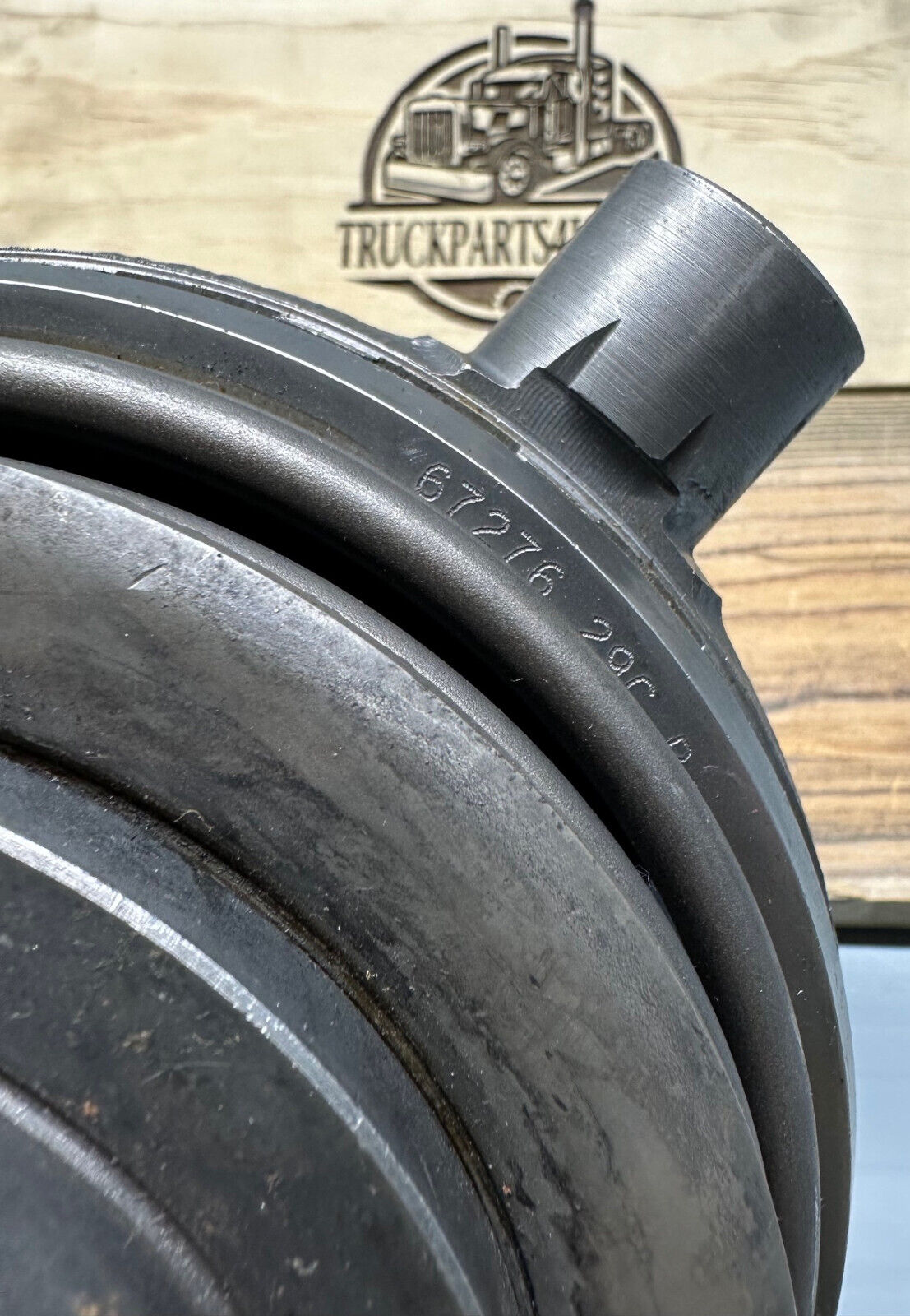Close-up of hub and spline area — Detroit Locker 350S-47, 2.310 inch 36-spline