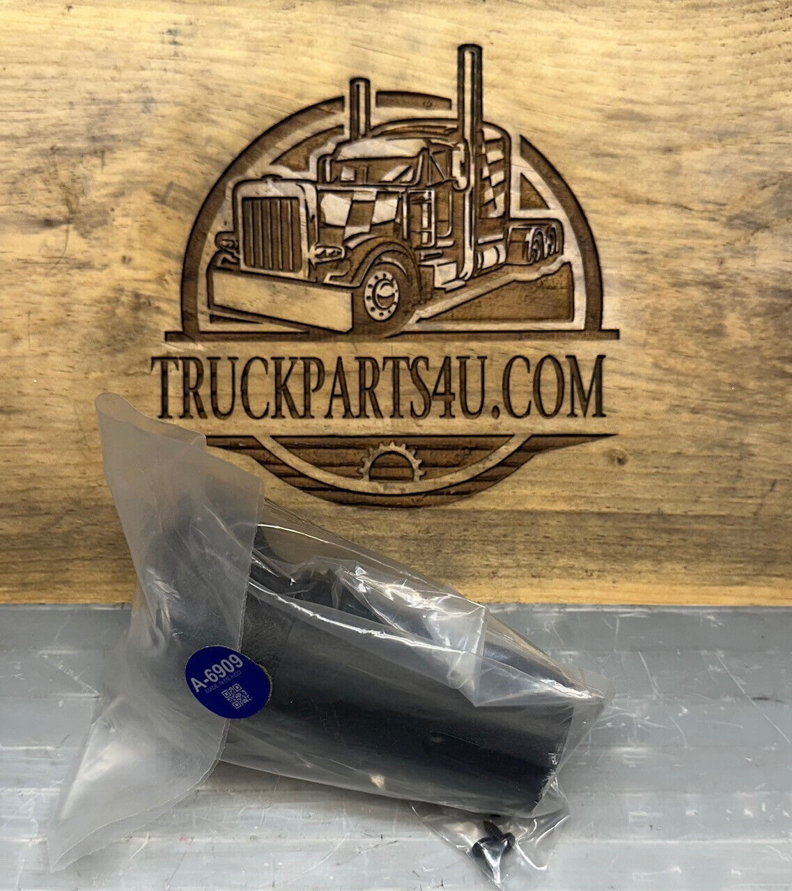 New Genuine A6909 Eaton Fuller pistol-grip knob/valve in factory bag with two screws