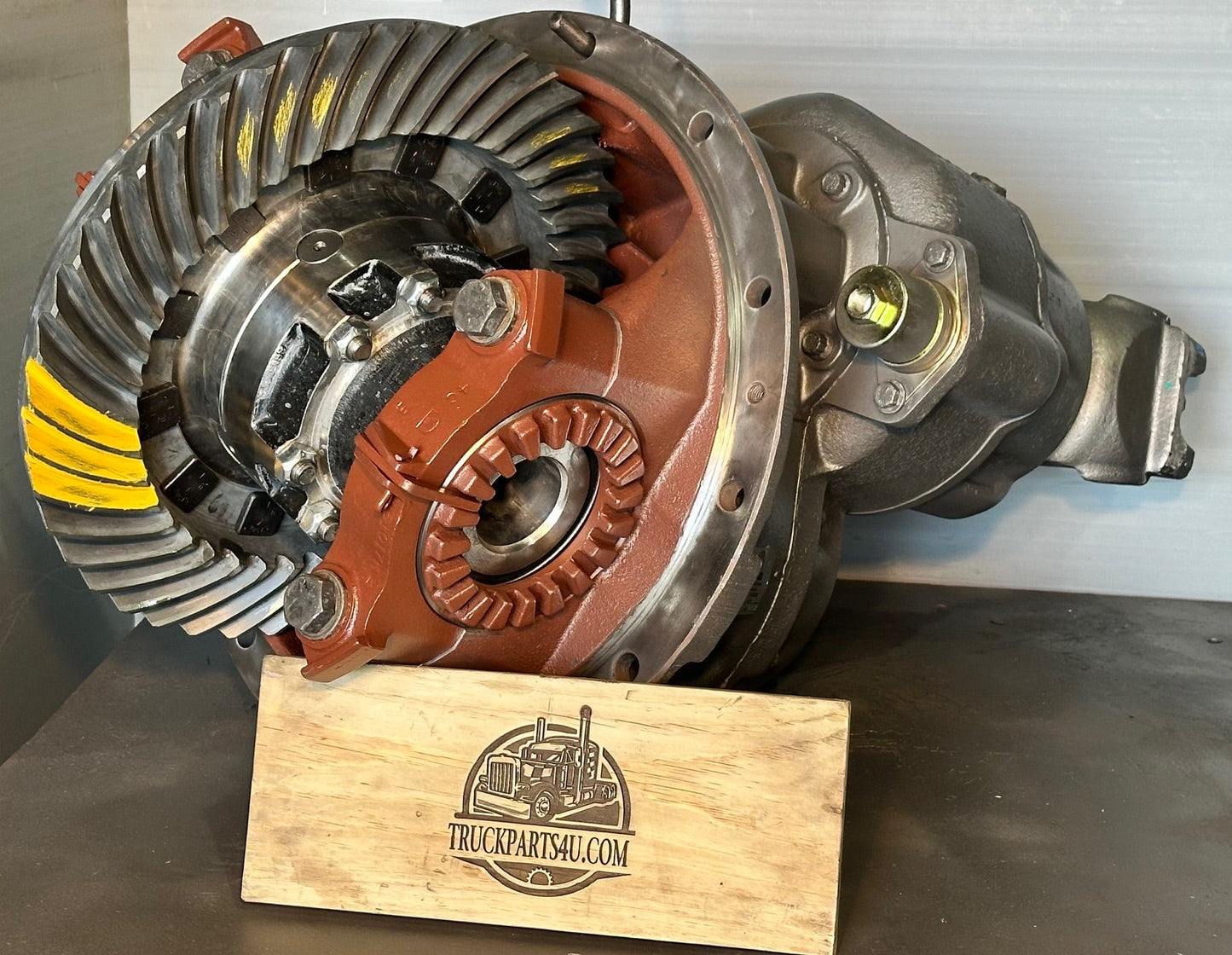 Side profile of remanufactured RA472-F International / J400-F Dana rear differential by Discount Parts Exchange