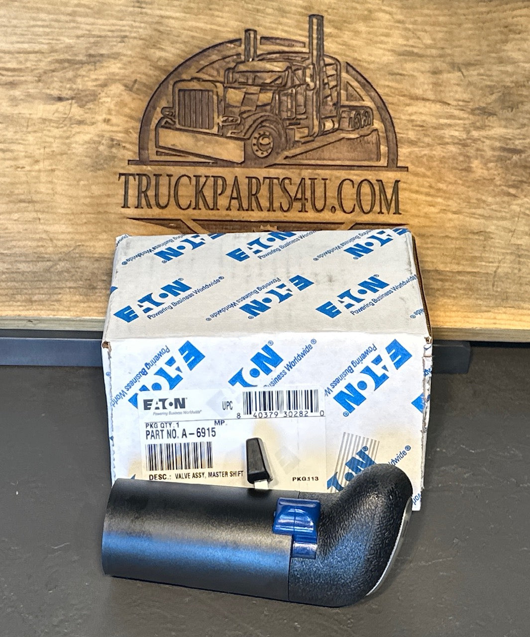 A-6915 Eaton Fuller shift knob on its sidet on factory box with flippers visible
