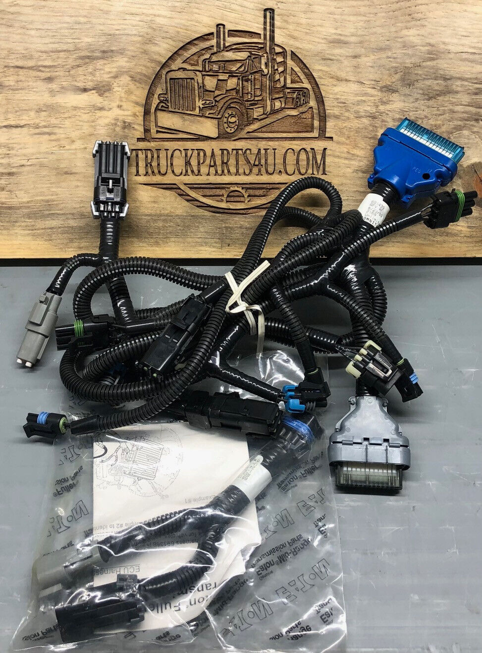Close-up of Eaton Fuller K3352 wiring harness with connectors, including 691388 harness adaptor and 691439 transmission harness for RTAO series, new OEM genuine