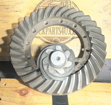 3785597 GM ring gear and pinion close-up with stamp number – H052 / HO52 axle application – 4.57 gear ratio – new aftermarket (NOS) differential gearing