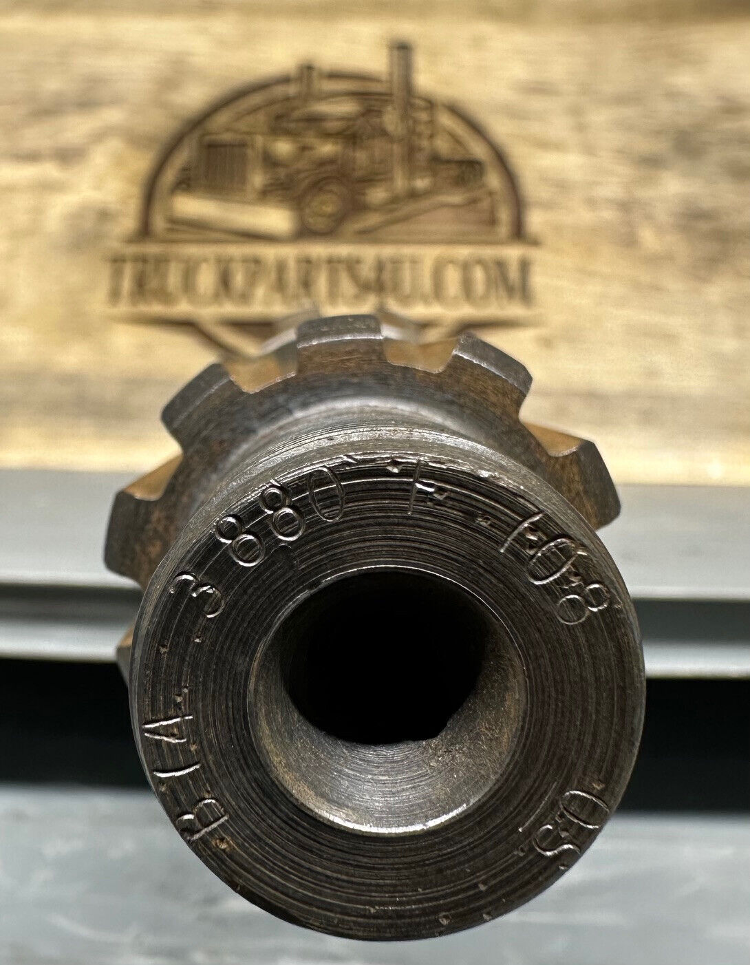 Close-up end view of Meritor Rockwell 3880F708 Thru Shaft showing spline and bore
