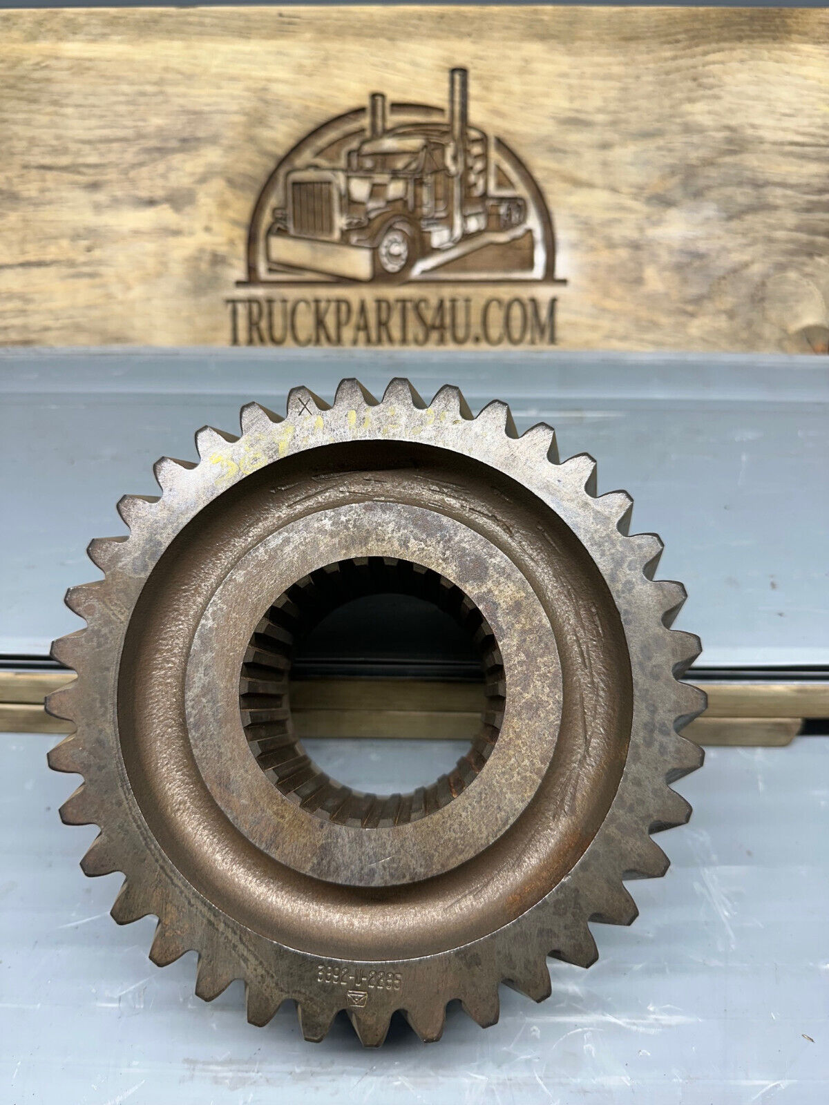 3892U2205 Meritor Rockwell AxleTech spur gear – new genuine NOS on TruckParts4U.com burnt board