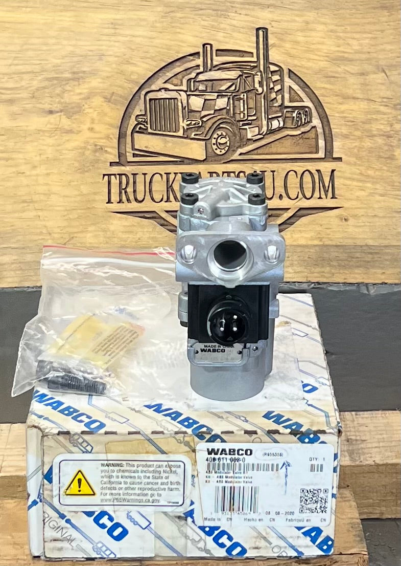 Meritor WABCO 400 611 002 0 ABS modulator valve shown with original WABCO box, mounting hardware, and product label for heavy-duty truck air brake systems.
