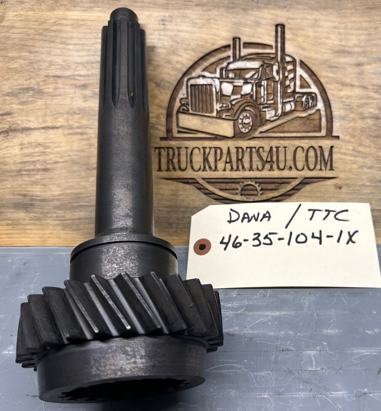  46-35-104 Dana Spicer TTC input shaft for 5000 Series transmission, new genuine NOS