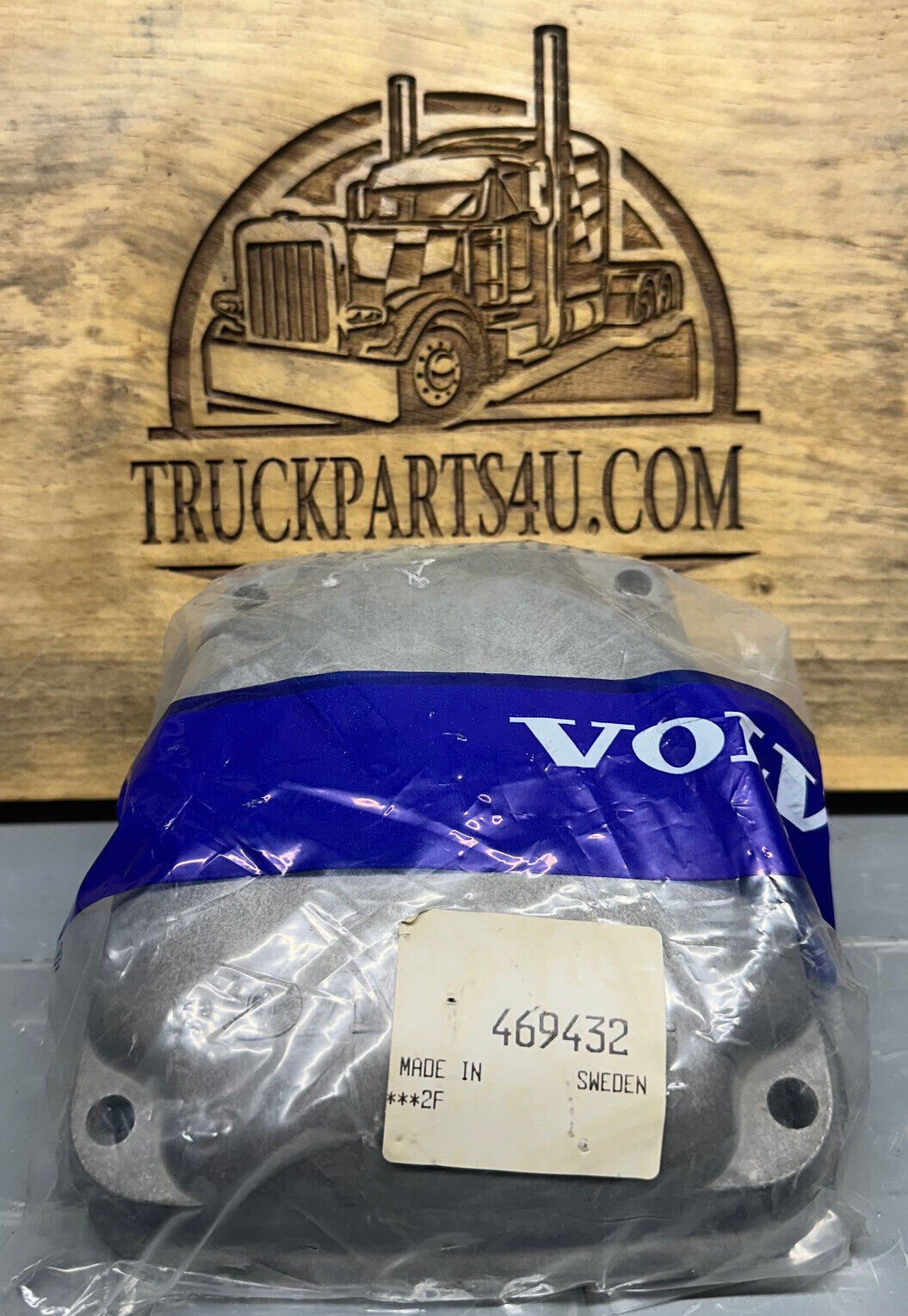 Top view of Volvo Penta 469432 valve cover for TAMD103A – new genuine NOS marine engine part