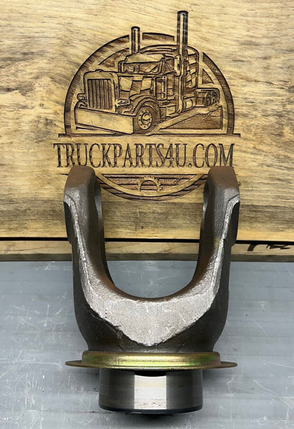  5-4-9241X Dana Spicer 1610 series end yoke with dust shield, alternate 5-4-8261