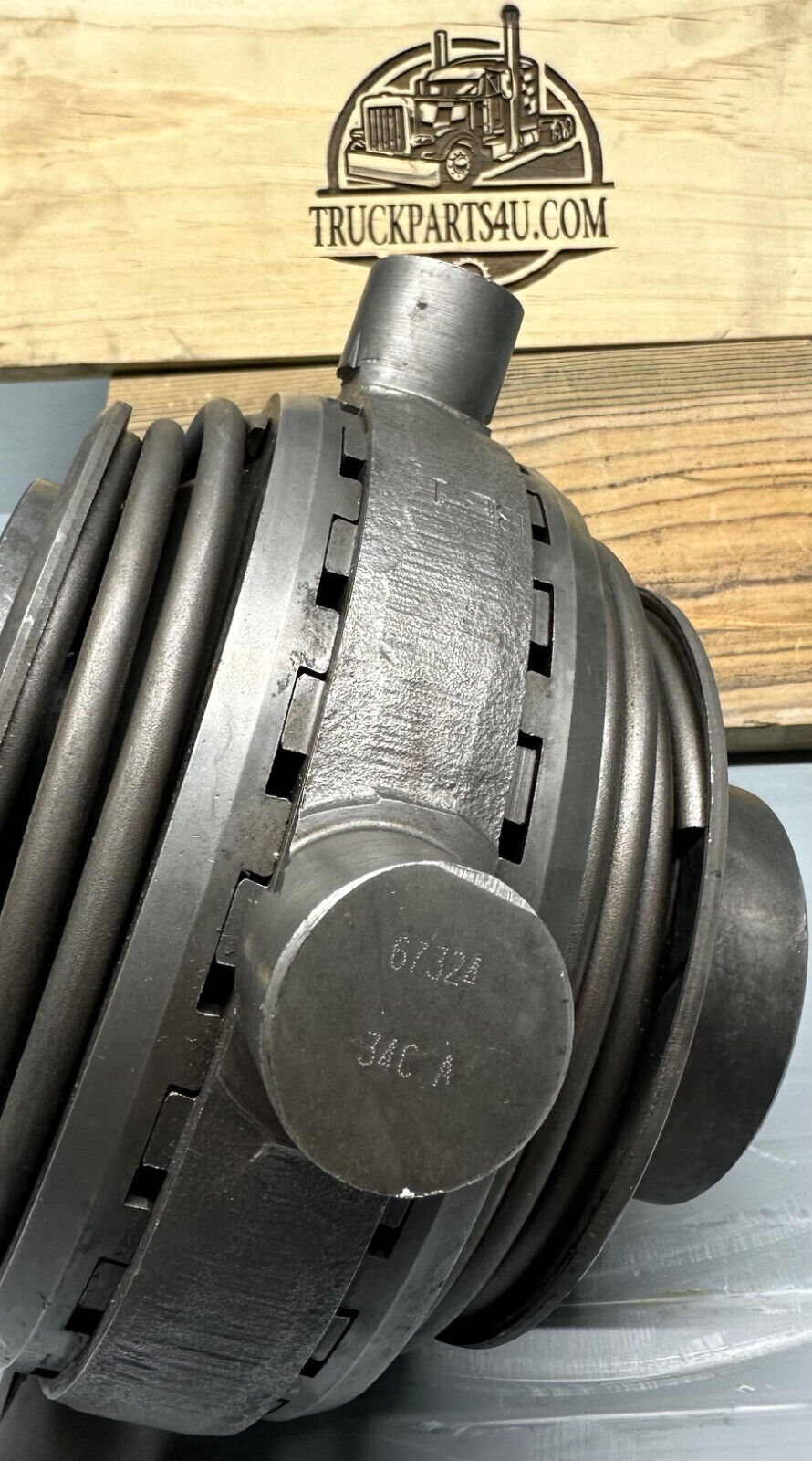 Top view showing 67324 cross — Detroit Locker 350S-47 for 2.310 inch 36-spline axles