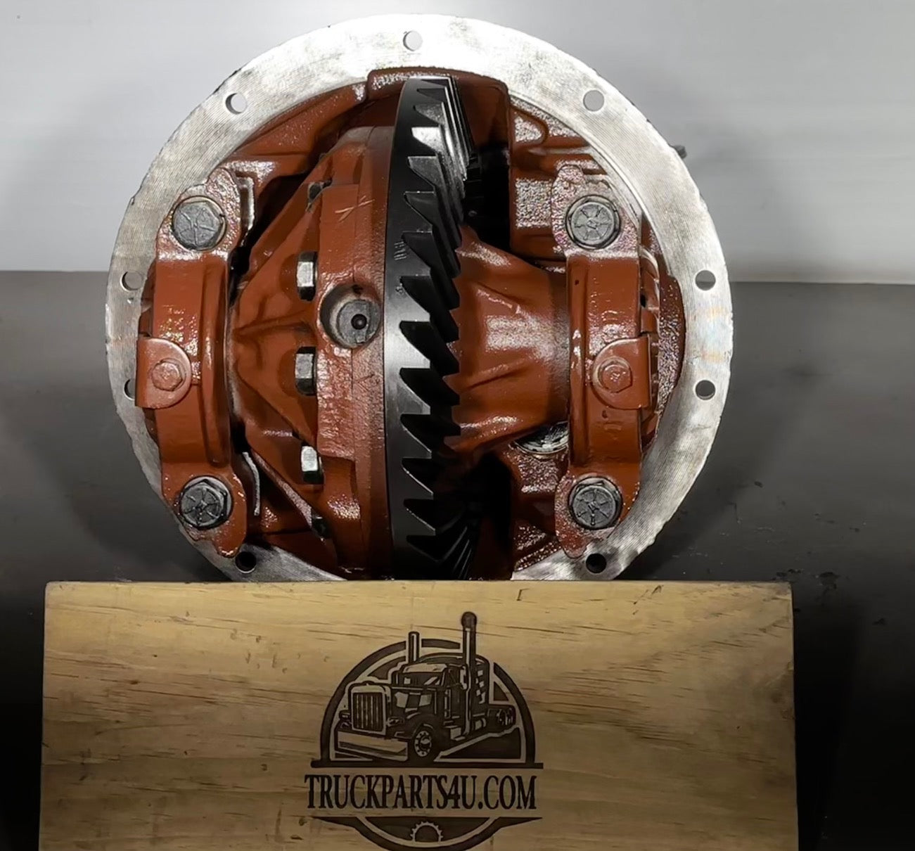 Rebuilt GM Eaton HO72 / H072 differential carrier showing internal ring gear (41 teeth) and spider gears. Inspected and functional internals, ready for installation. Outright sale from Ohio's premier heavy-duty drivetrain rebuilder.