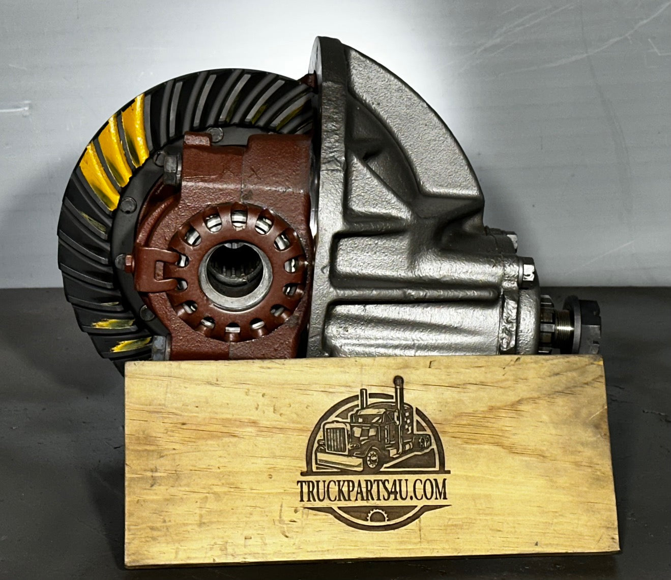 HO52 GM Eaton differential carrier front view – reconditioned – original 4.57 OEM ratio – full-floating rear axle