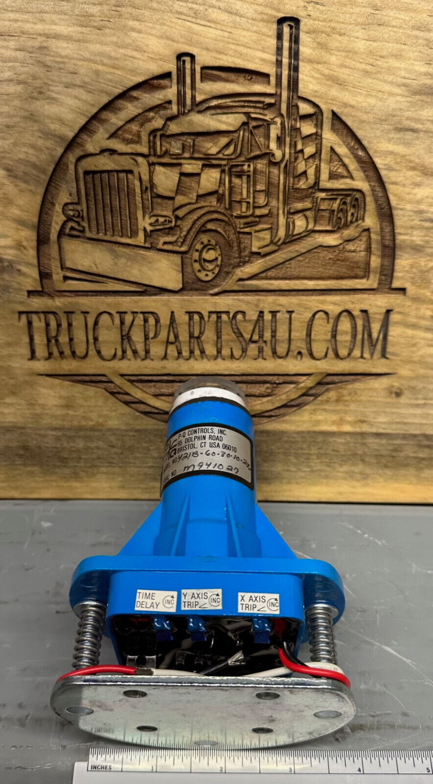 New Genuine P-Q Controls M421-60-30-10-24V 24V di-axial level sensor with integrated mounting base and adjustment controls. Dual-axis pitch and roll monitoring sensor for Marklift aerial platforms and industrial stability systems.