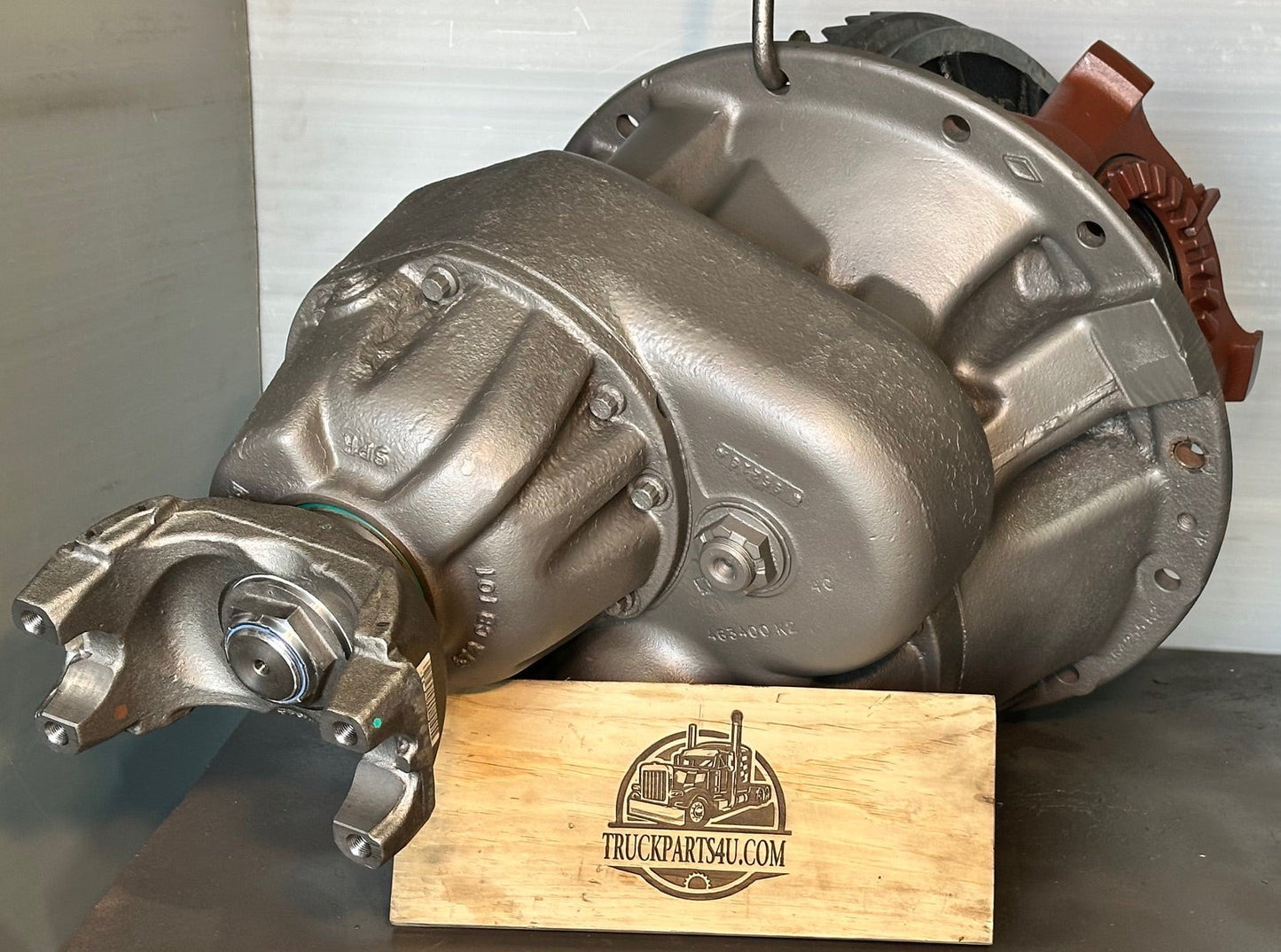 Front view of remanufactured RA472-F International / J400-F Dana rear differential showing input and yoke area by DPX