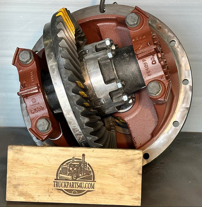 Side profile of remanufactured RA472-R / J400-R Navistar / International rear rear differential by Discount Parts Exchange
