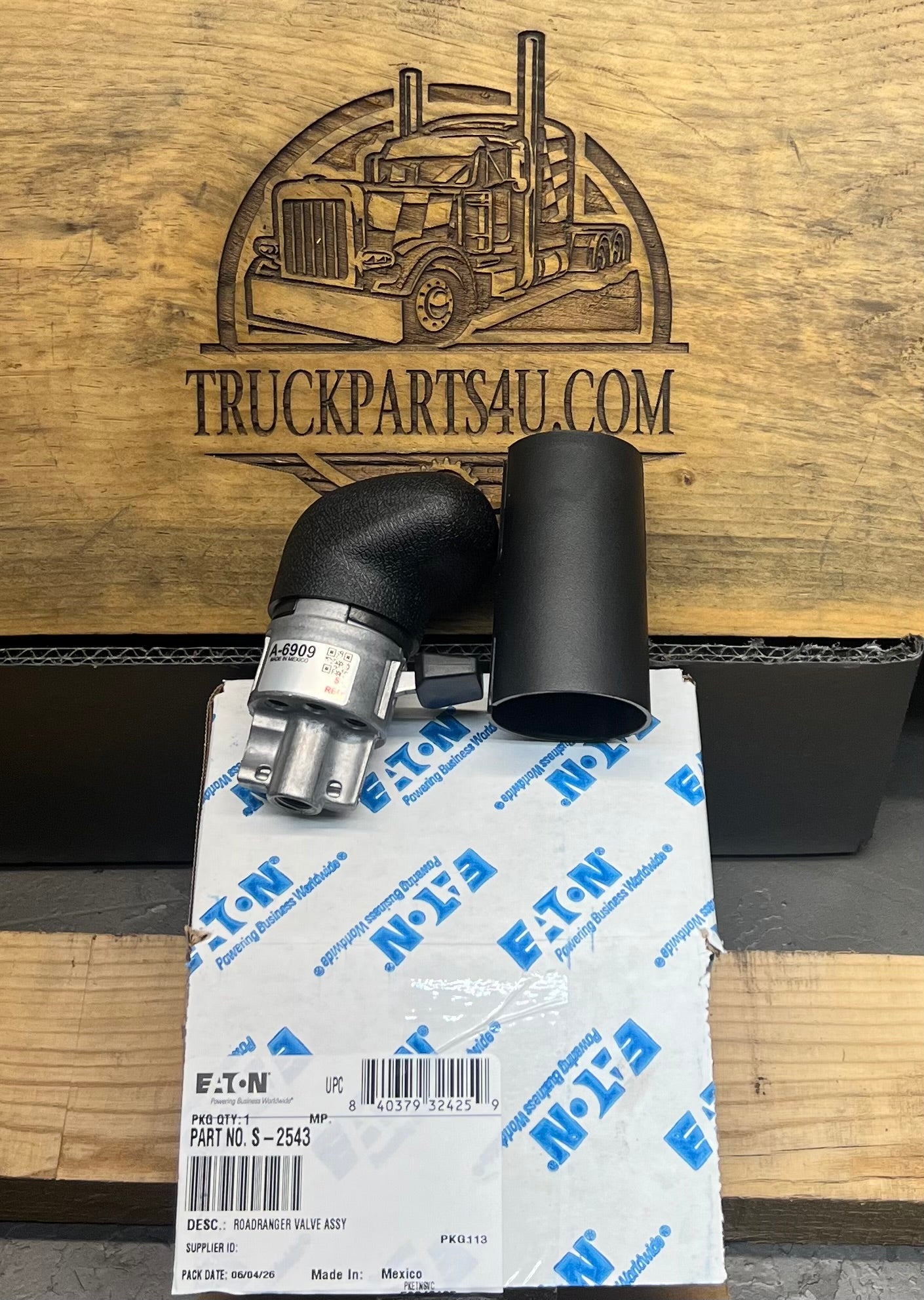 S2543 Eaton Fuller shift knob disassembled showing the valve body, black range flipper, and protective cover, new genuine OEM