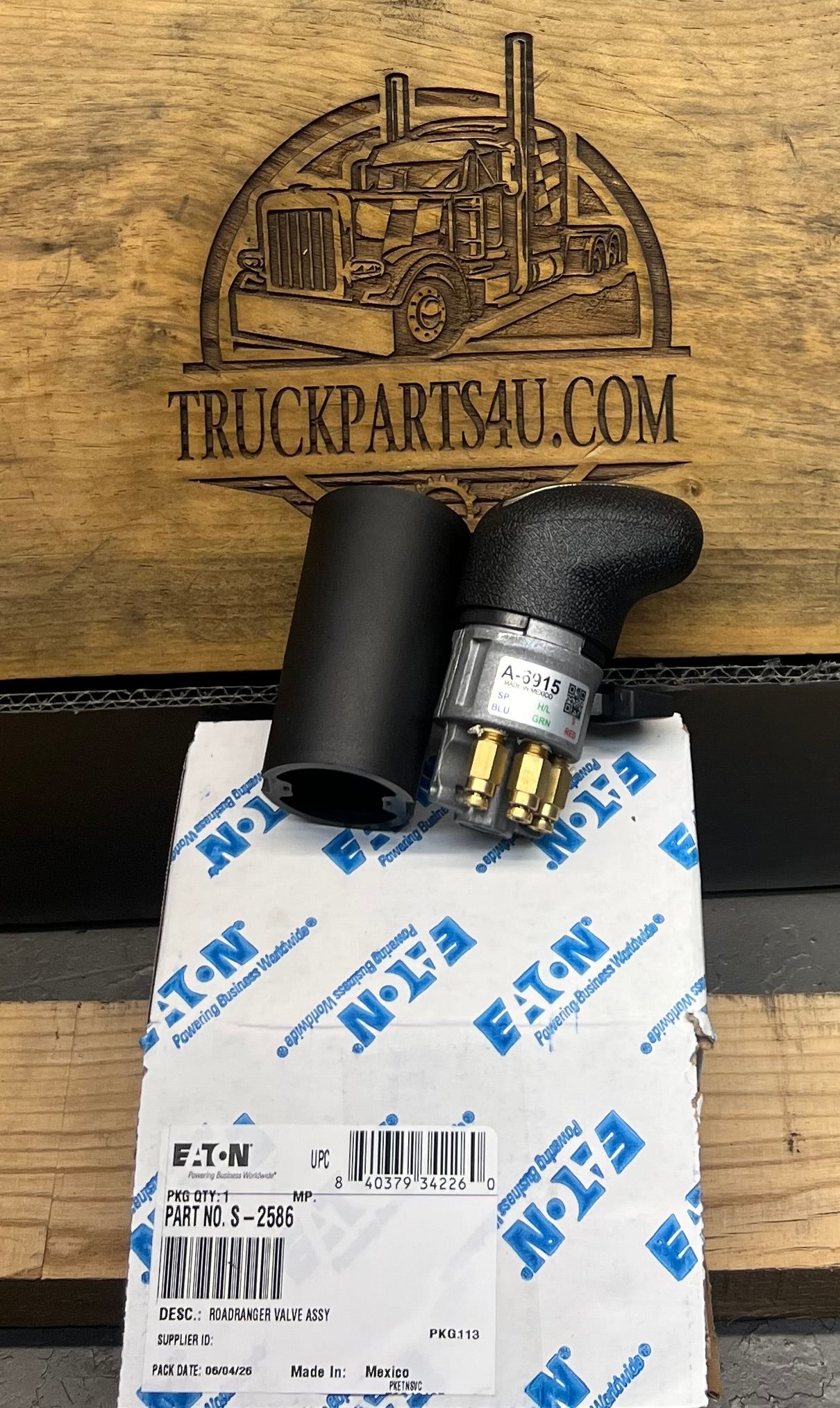 S2586 Eaton Fuller Roadranger shift knob with printed pattern shown disassembled with base and air valve, new genuine OEM