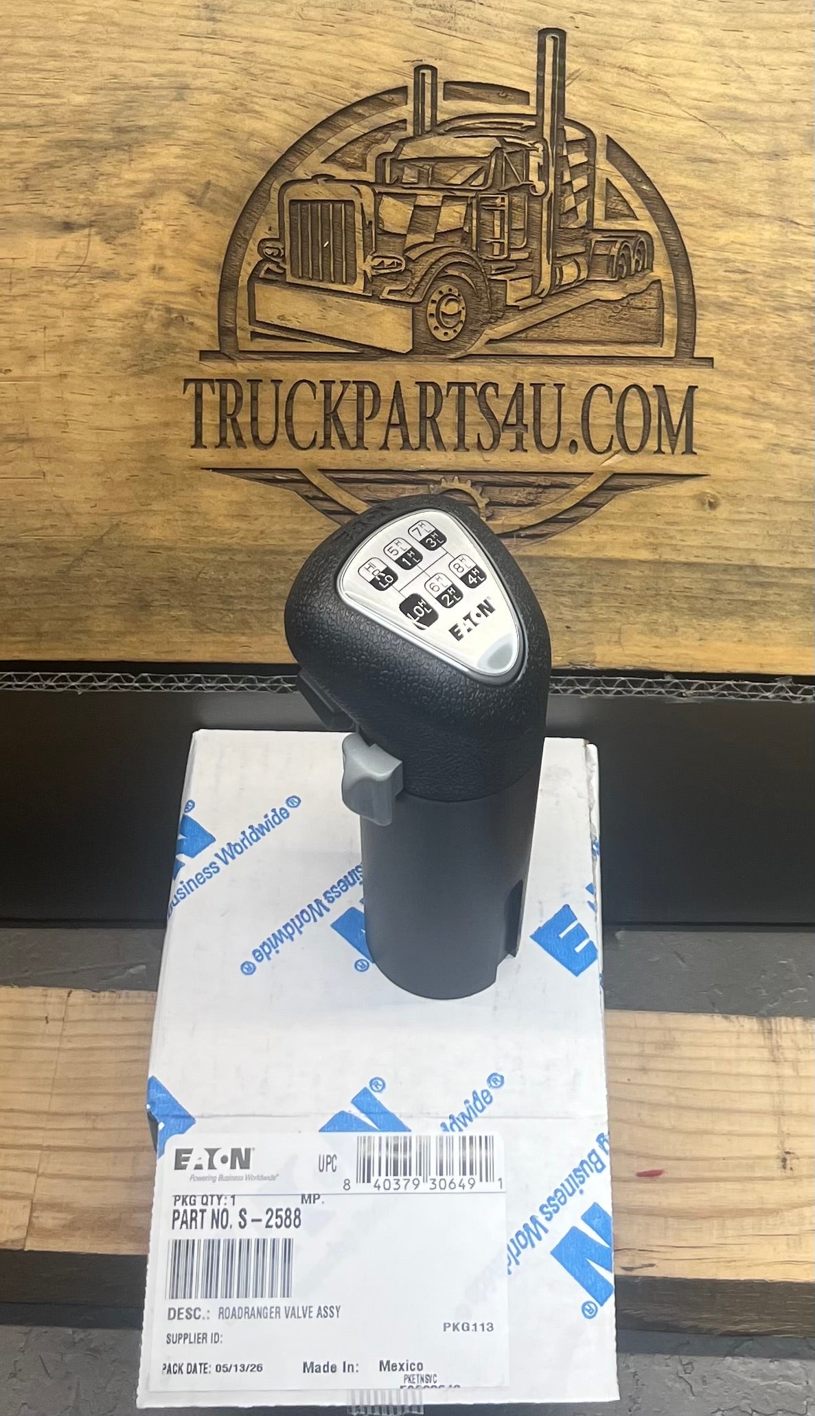 S2588 Eaton Fuller pistol grip shift knob with printed 18-speed shift pattern on top, front view, new genuine OEM