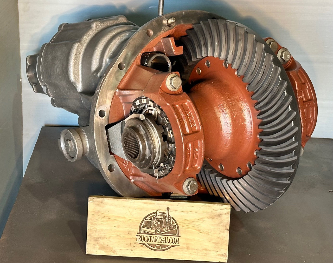 Top angle of reman Dana D46-170DP locker differential showing casting and fasteners


