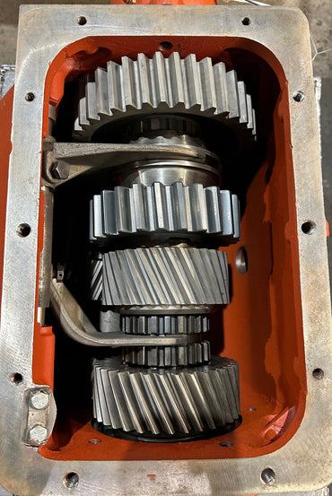 Eaton Fuller 4D75 Auxiliary Transmission top view of mainshaft with cover removed